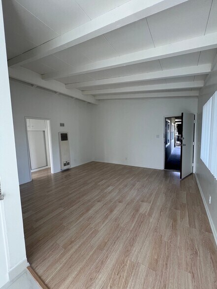 Building Photo - 1102 W Broadway