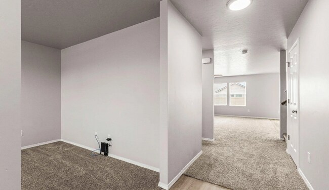 Building Photo - 4 Bed 2.5 bath with a 3 car garage