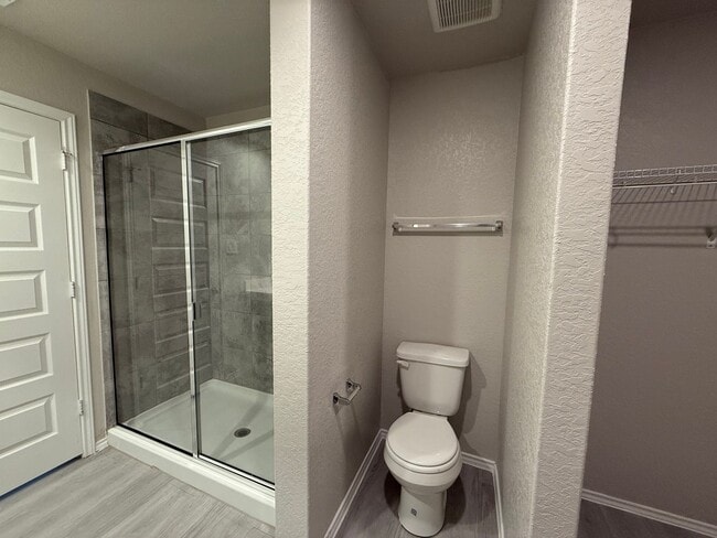 Building Photo - 4 Bedrooms, 2.5 Bathroom house with a huge back yard in New Braunfels!