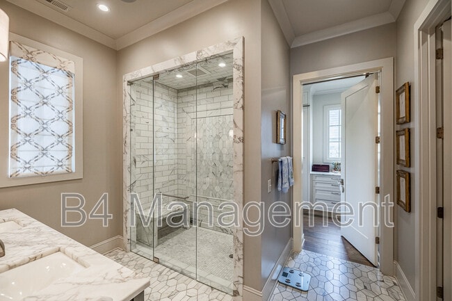 Building Photo - 103 Alester Square