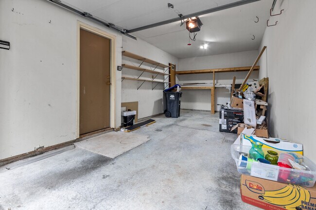 Building Photo - 1140 Manor Dr