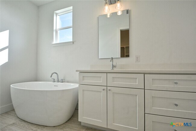 Building Photo - 421 Constance Dr