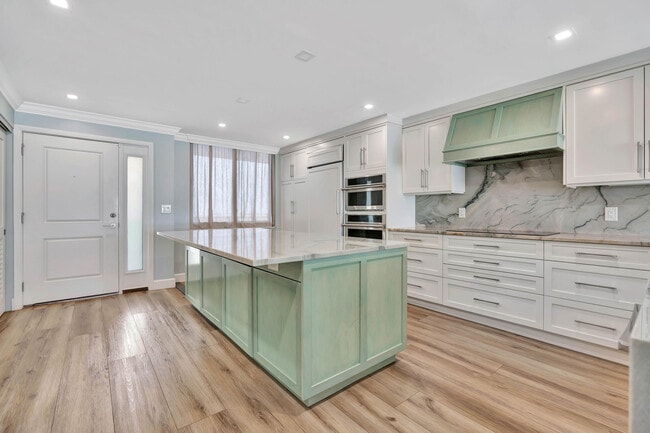 Building Photo - 911 Ocean Dr