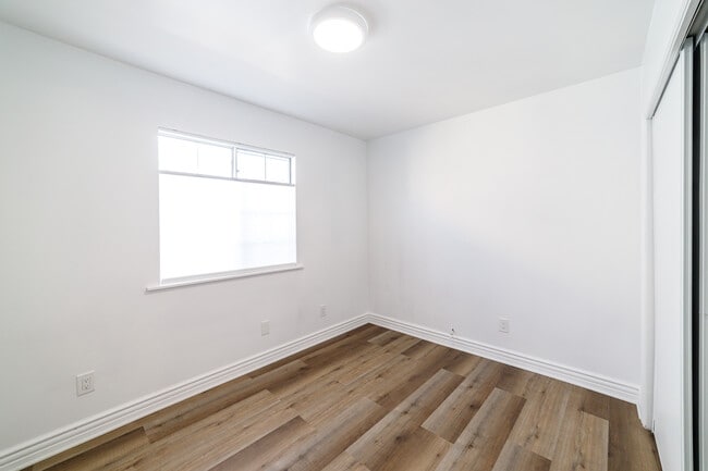 Building Photo - 2718 Alsace Ave