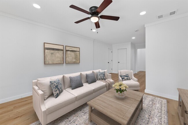 Building Photo - 2202 Hutchins St