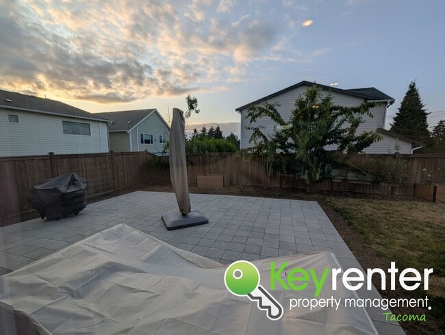 Building Photo - Spacious Northeast Tacoma 3 Bedroom Home for Rent Near Browns Point