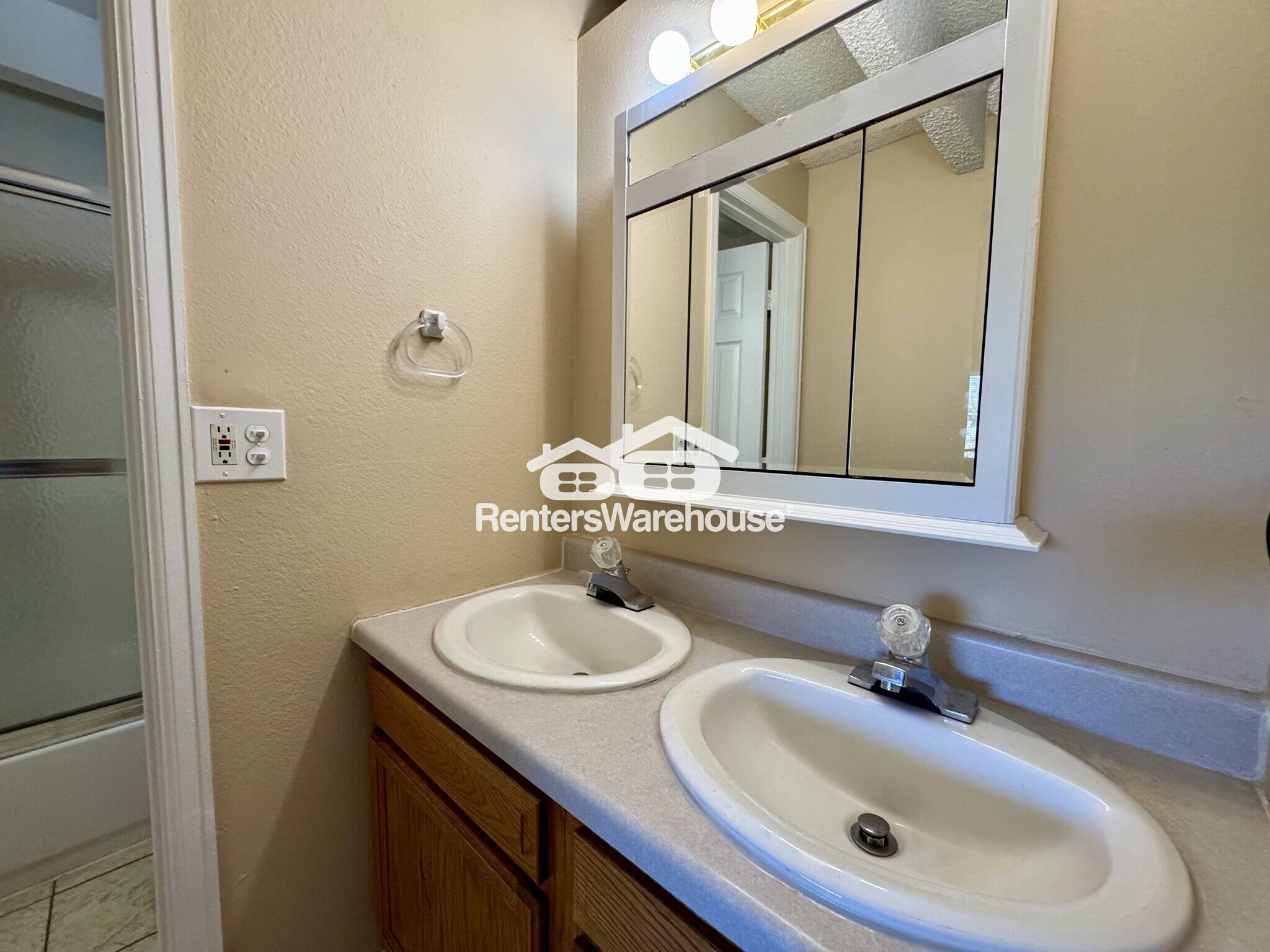 Building Photo - 1180 Yosemite St