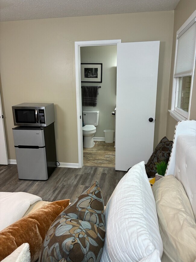 Building Photo - 410 Etowah Ave