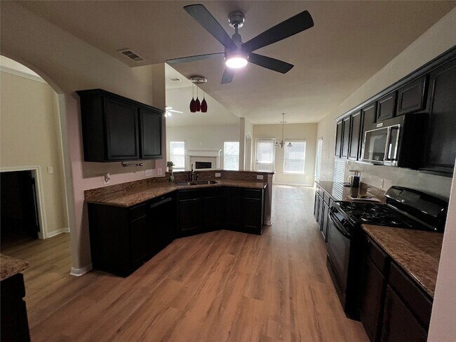 Building Photo - 10621 Sunflower Dr