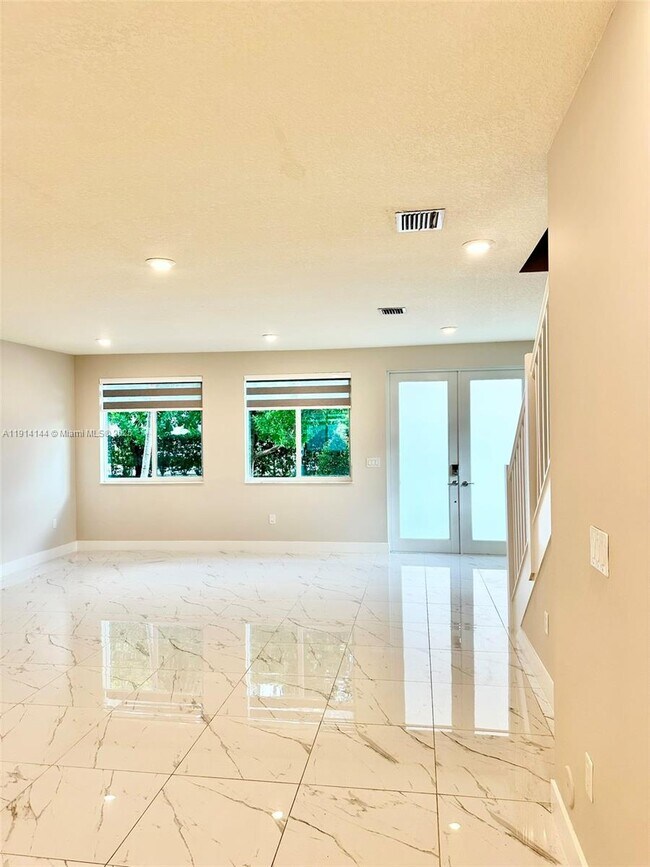 Building Photo - 10410 NW 67th St