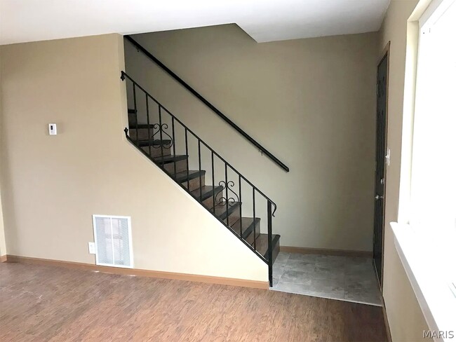 Building Photo - 308 Biggs Dr