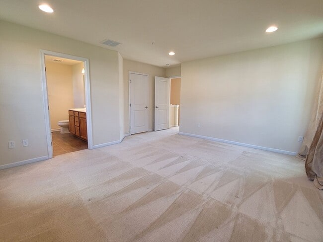 Building Photo - Beautiful 3 Bedroom in Carnegie