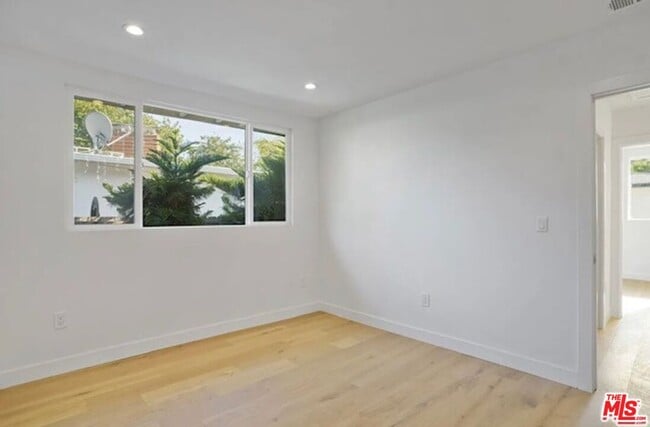 Building Photo - 7406 W 82nd St