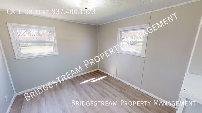 Building Photo - Updated 3 bedroom, 1 bathroom ranch home w...