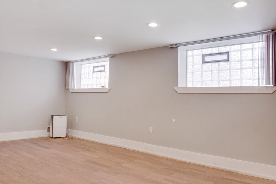 Building Photo - 109 Leicester Ct