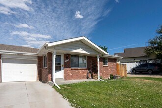 Building Photo - Spacious 3BR Duplex in Lakewood