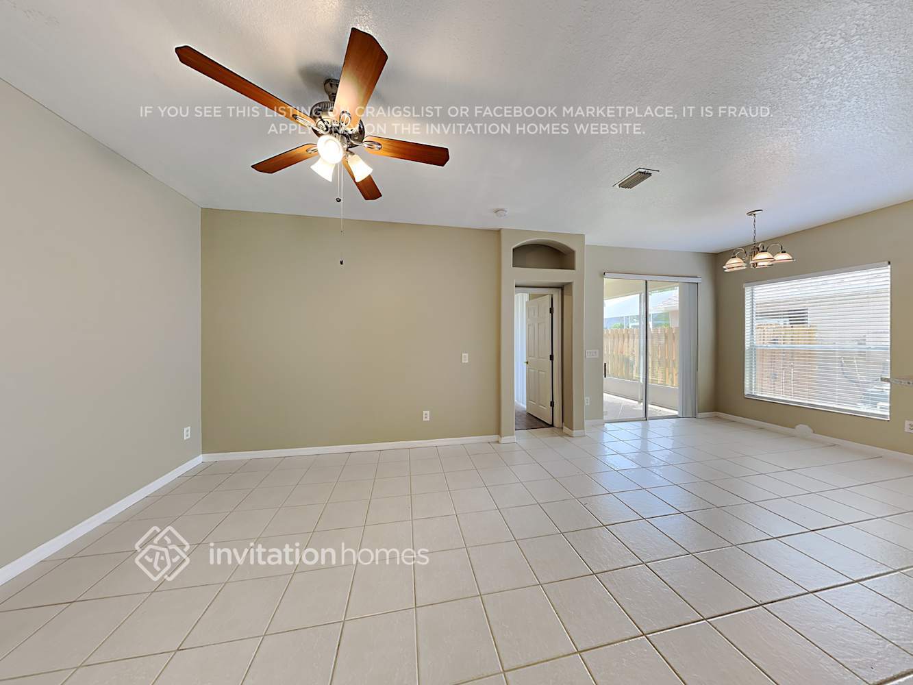 Building Photo - 1888 Sun Gazer Dr