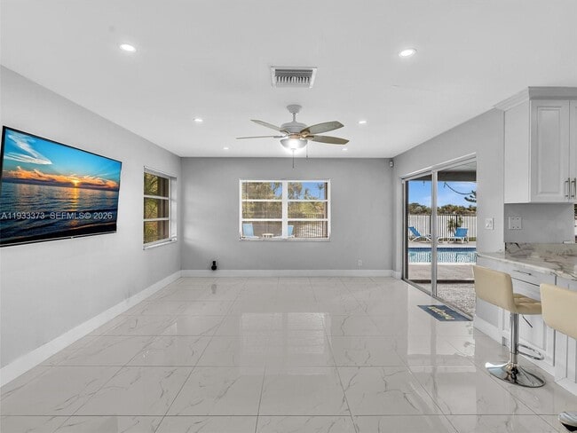 Building Photo - 406 Sailboat Cir