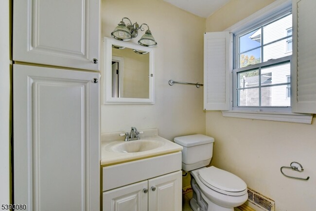 Building Photo - 109 Edgewood Dr