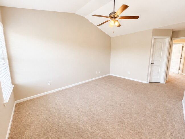 Building Photo - 2 bedroom 2.5 bath townhome in Spring Lakes