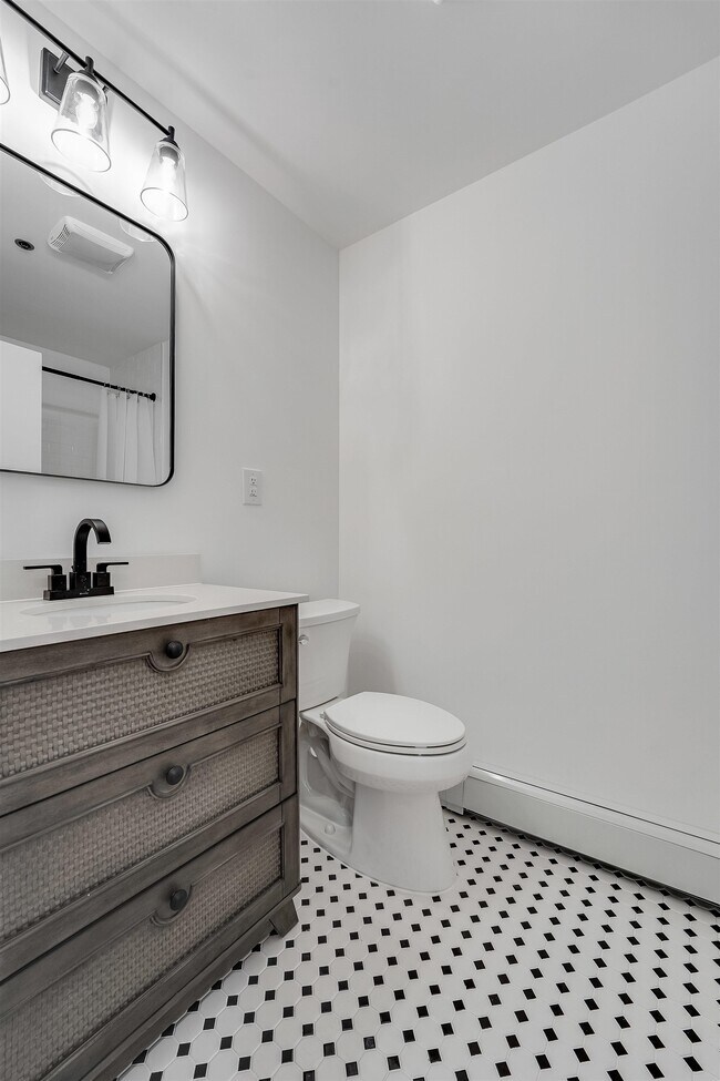 Building Photo - 813 Park Ave