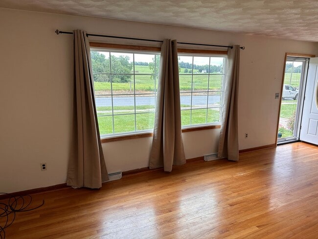 Building Photo - 3 bedroom 1.5 bath Lower Allen Township