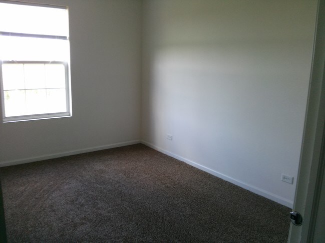 bedroom 2 - 1401 Millbrook Dr