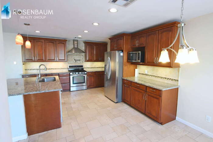 Building Photo - 1250 S Palm St