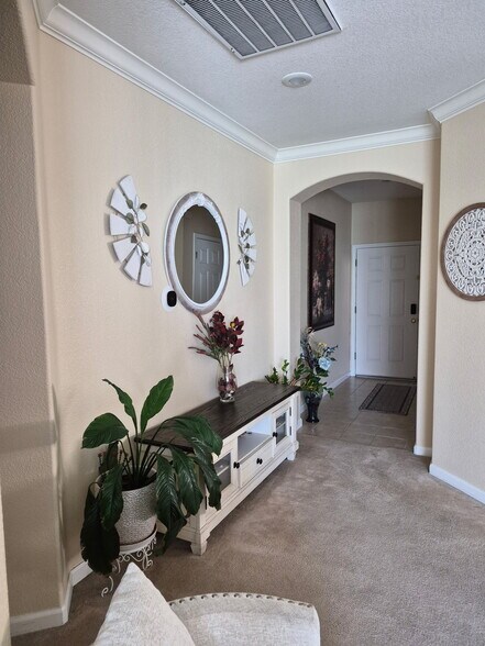 Building Photo - 3005 La Vina Cir