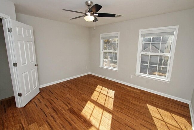 Building Photo - 5057 Bethpage Dr NE
