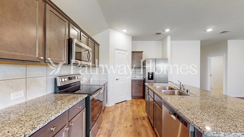 Building Photo - 957 English Dr