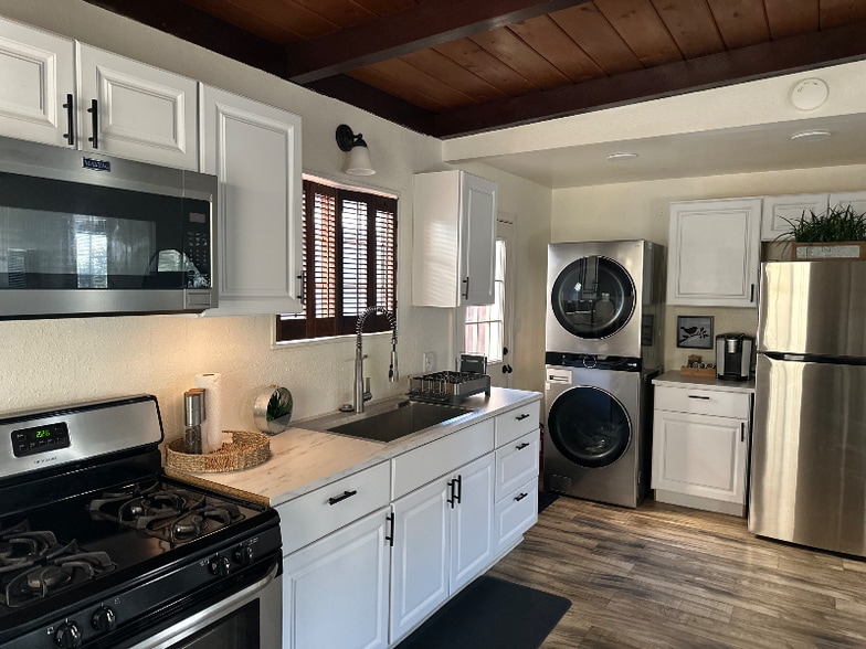 Building Photo - 434 Riverdale Dr