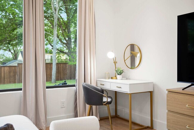 Building Photo - 8922 San Benito Way