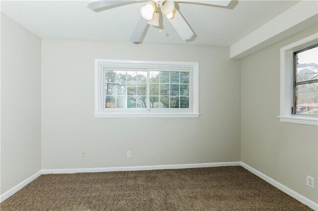 Building Photo - 639 Skipper Dr NW