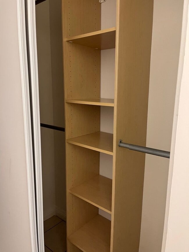 Building Photo - Spacious 2-Bedroom Condo on the First Floo...