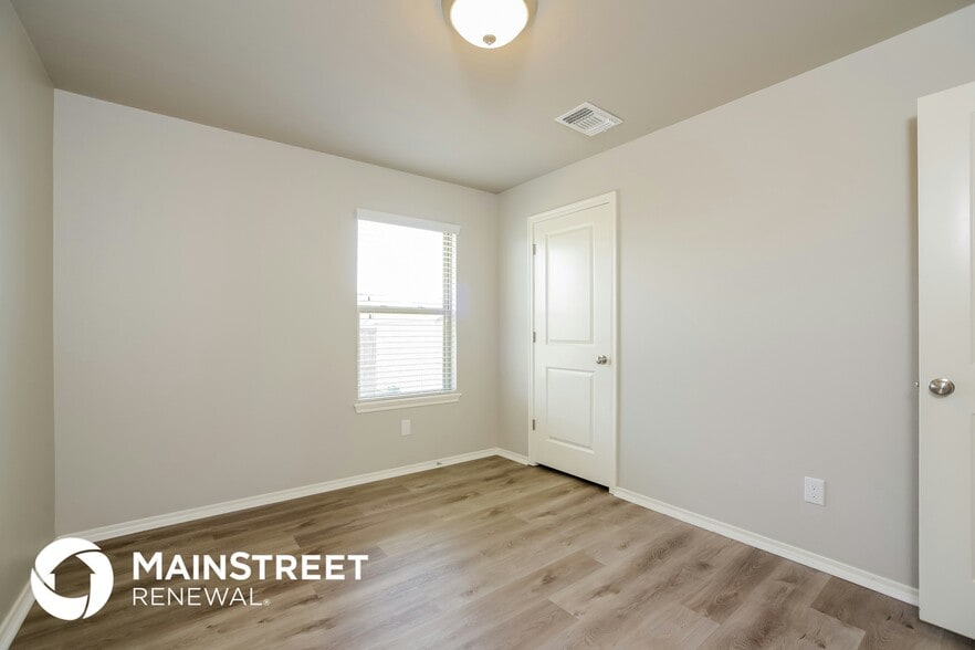 Building Photo - 15520 Boulder Dr