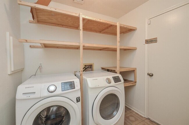 Building Photo - 12707 Sandri Ln