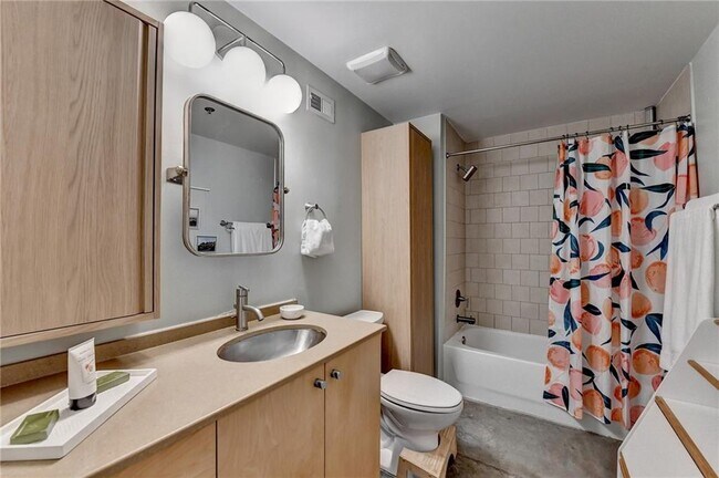 Building Photo - 170 Boulevard SE