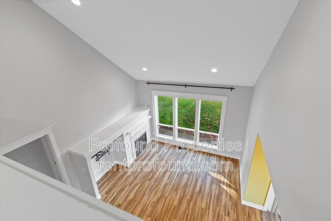 Building Photo - 7909 SW Oviatt Dr