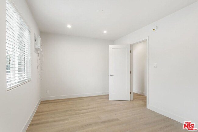 Building Photo - 2232 W 24th St