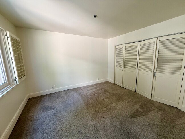 Building Photo - 120 S Mentor Ave