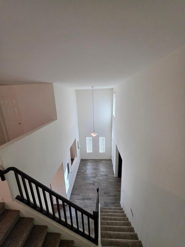 Building Photo - 2756 E Hickory St