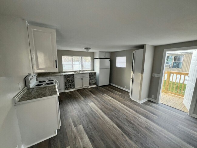 Building Photo - 54 Tower Manor Cir W