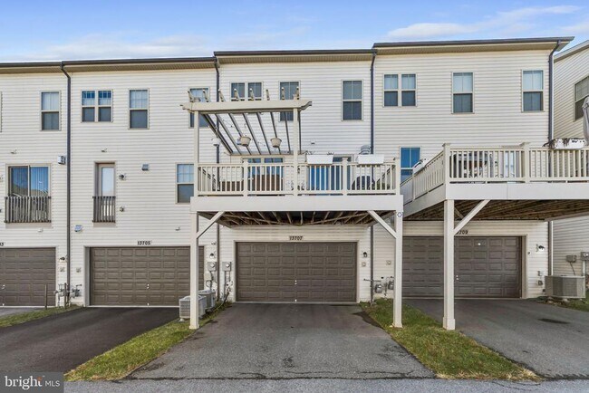 Building Photo - 13707 Petrel St