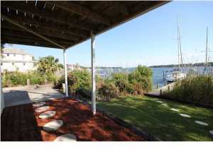 Building Photo - Waterfront townhome