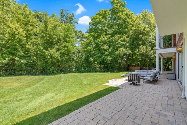 Building Photo - 493 Hazel Ave