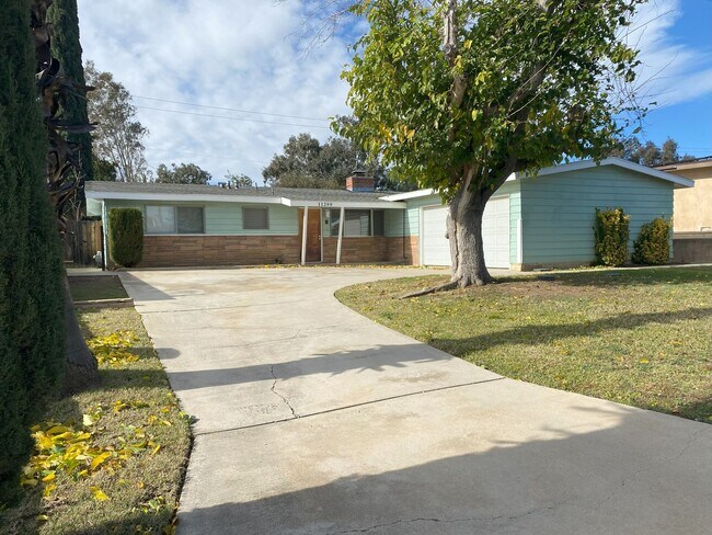 Building Photo - East End 3 Bedroom