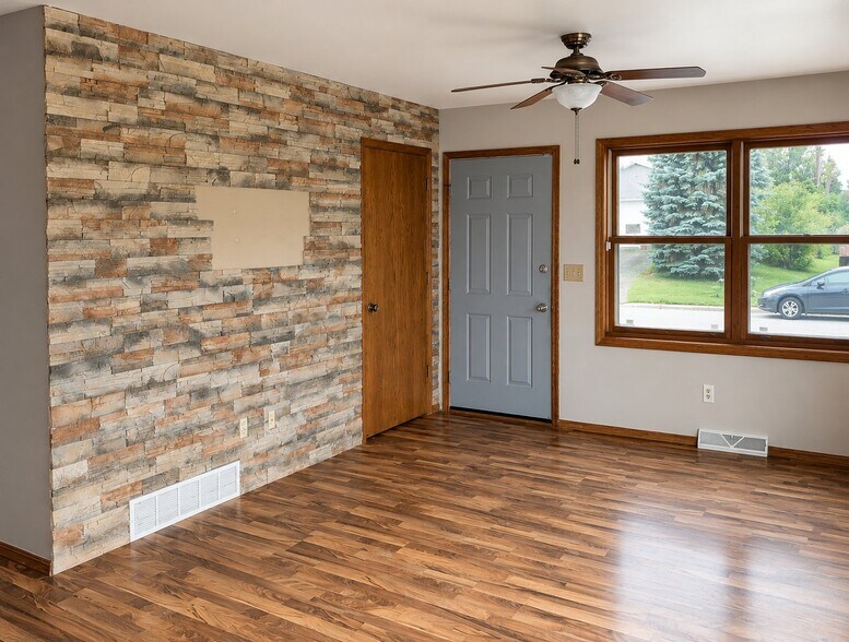 Building Photo - 1128 Lyndon St