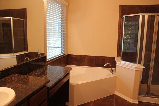 Building Photo - 22 Cheswood Manor Drive