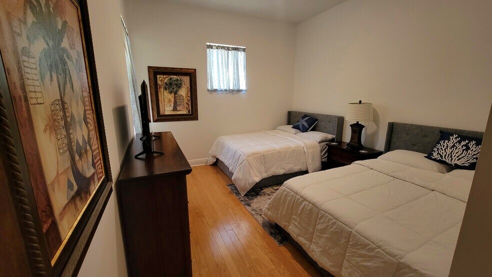 Bedroom 2 full - 345 NE 69th Cir